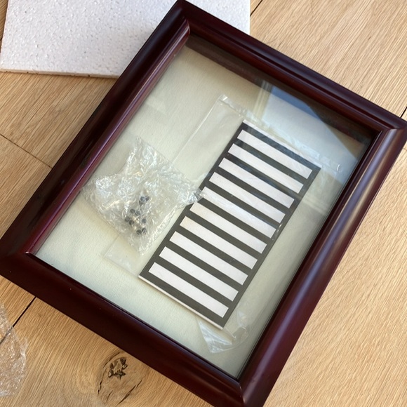 Shadow box display frame - Picture 4 of 15